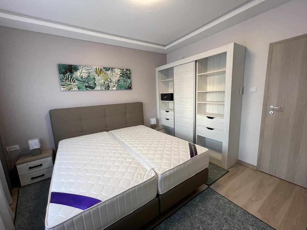 Lara Lux Apartment ハイデゥソボスロー エクステリア 写真