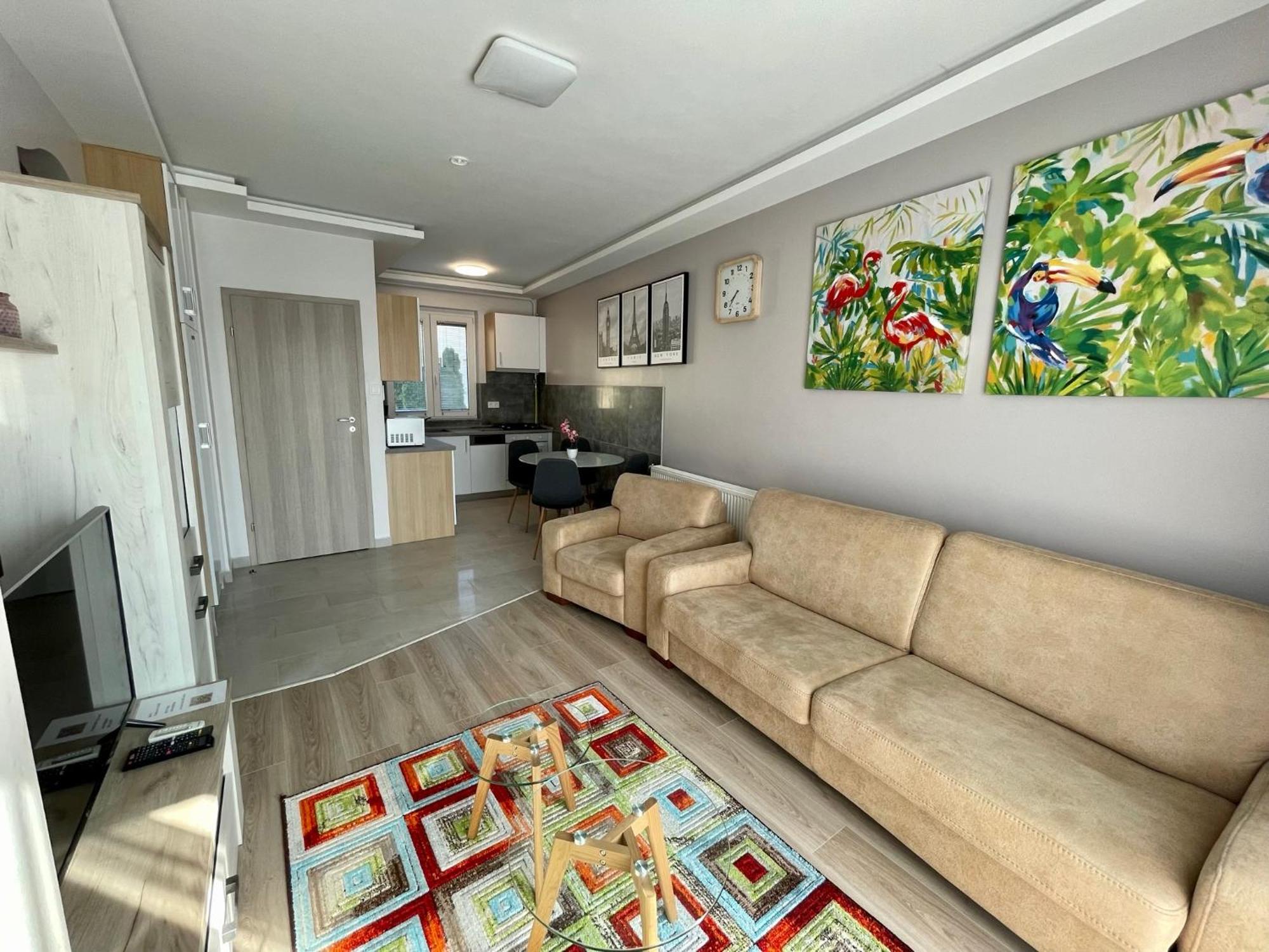 Lara Lux Apartment ハイデゥソボスロー エクステリア 写真